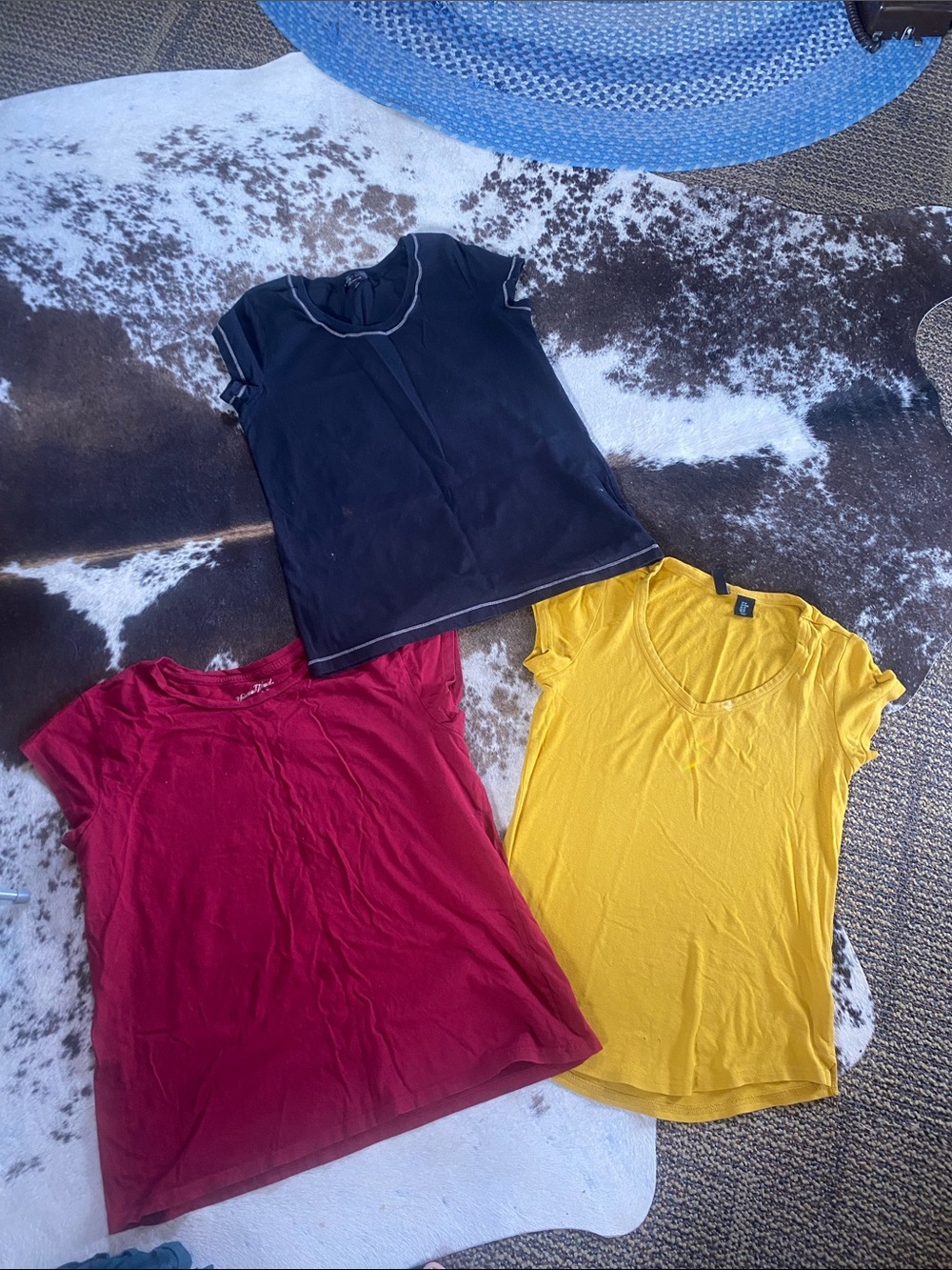 H&M Yellow V-Neck Short Sleeve Tee